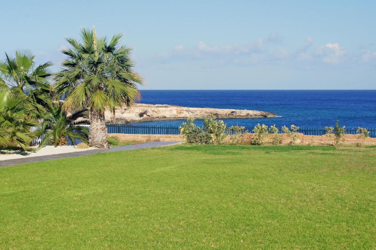 Gabriela - Coralli Beachfront Apartment プロタラス エクステリア 写真