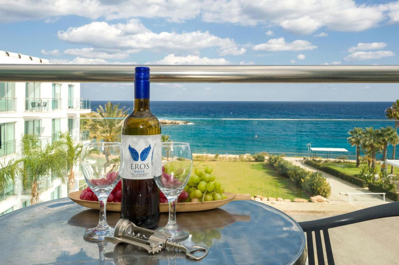 Gabriela - Coralli Beachfront Apartment プロタラス エクステリア 写真