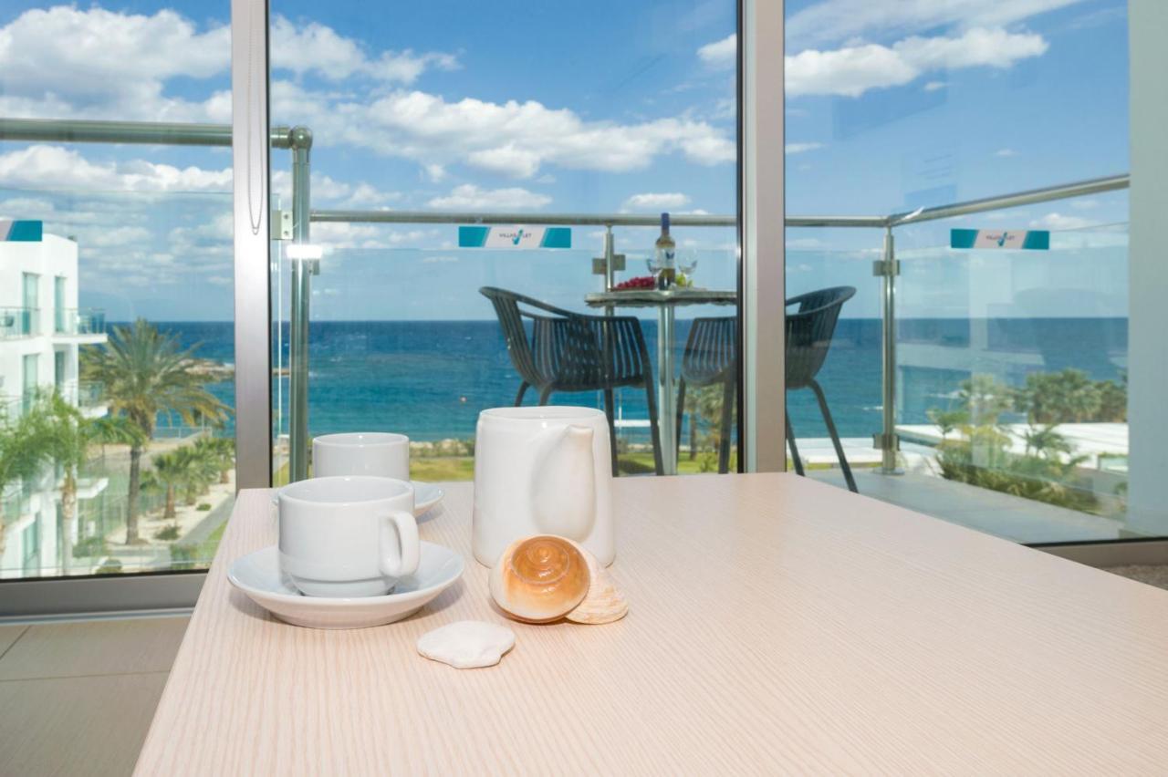 Gabriela - Coralli Beachfront Apartment プロタラス エクステリア 写真
