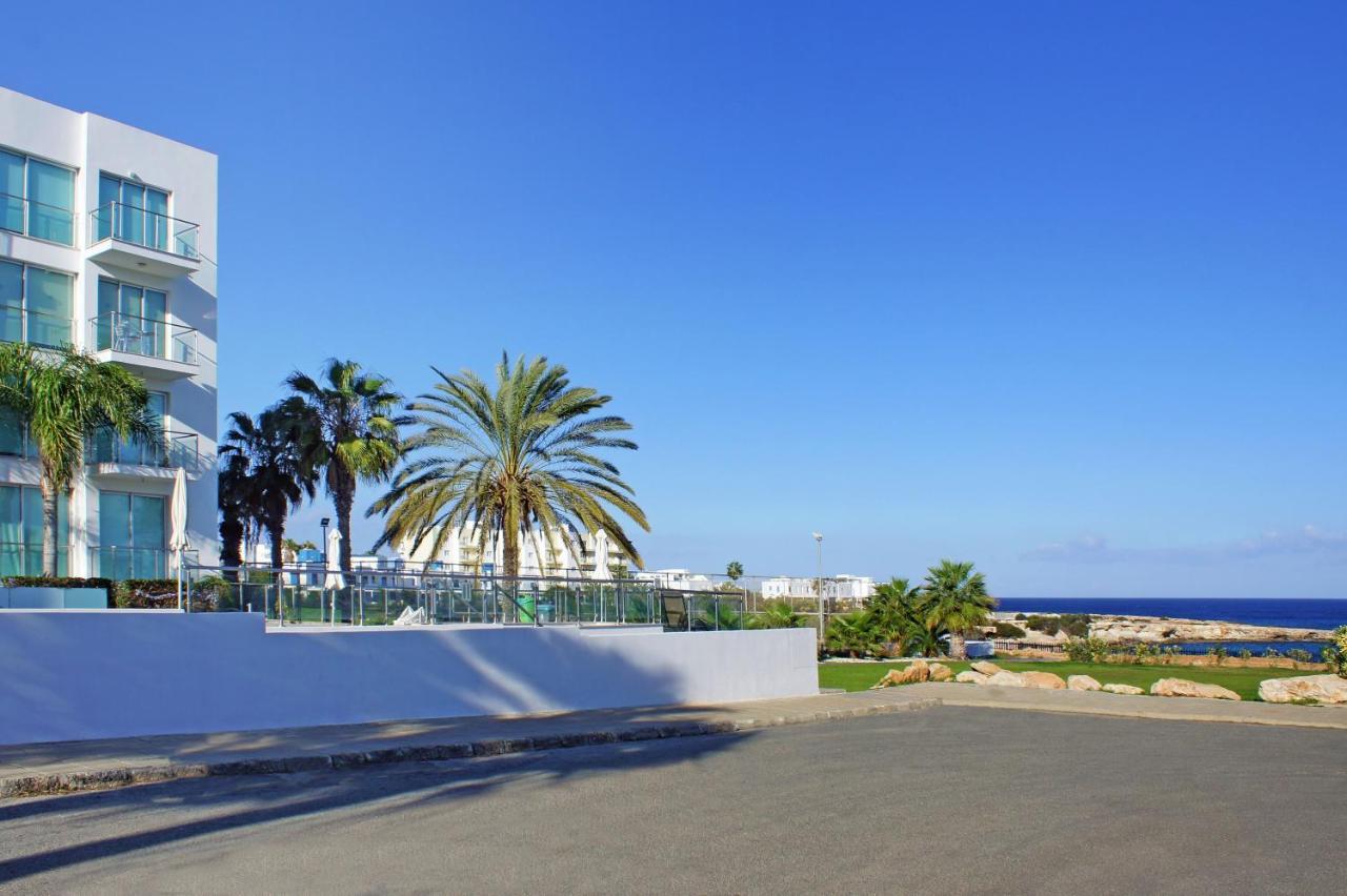 Gabriela - Coralli Beachfront Apartment プロタラス エクステリア 写真