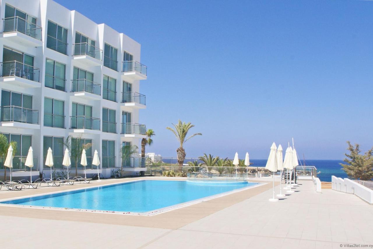 Gabriela - Coralli Beachfront Apartment プロタラス エクステリア 写真