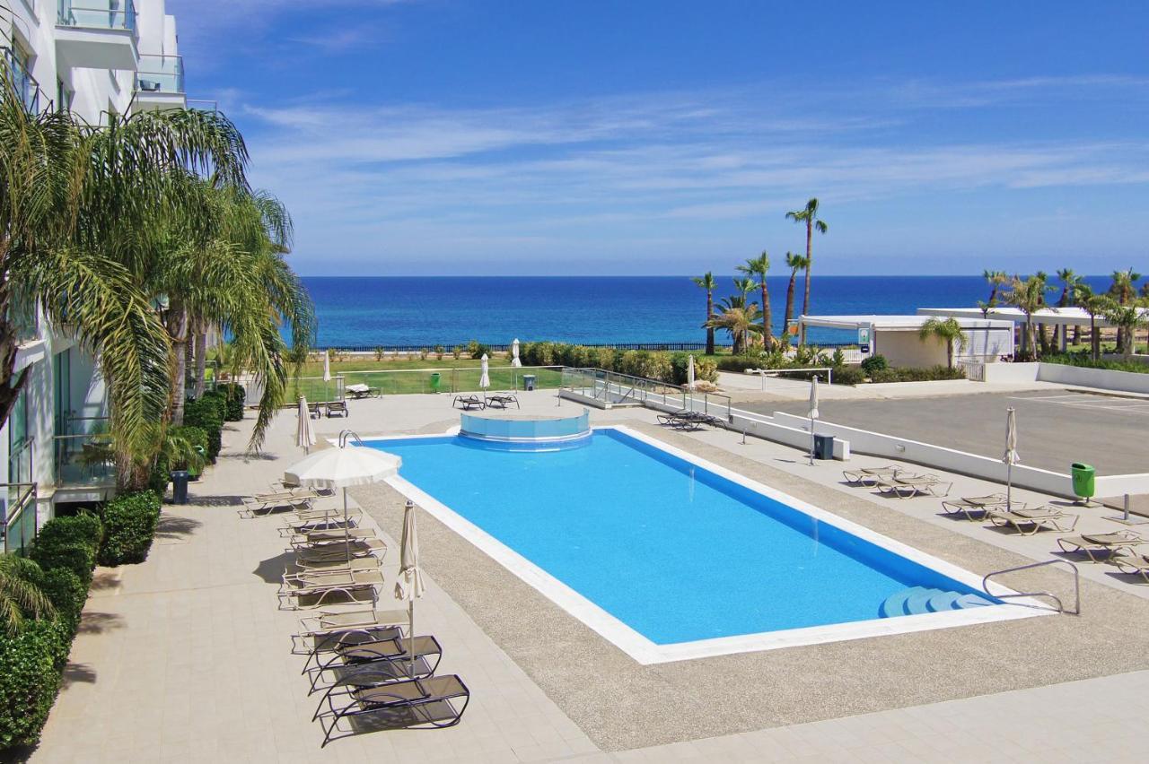 Gabriela - Coralli Beachfront Apartment プロタラス エクステリア 写真